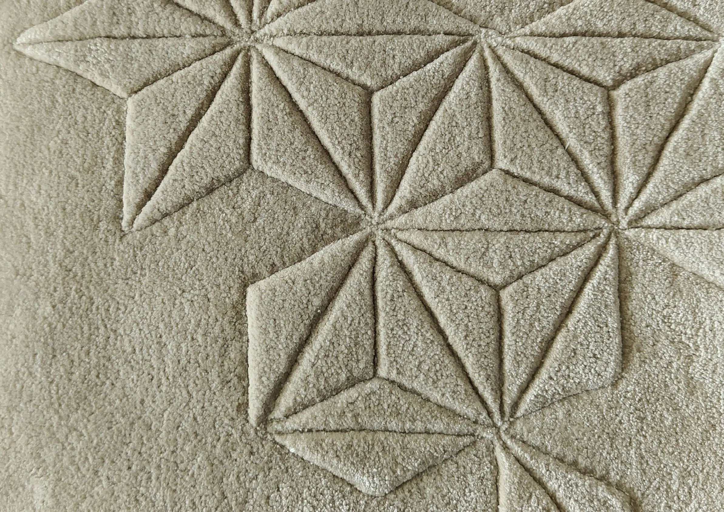 Custom bespoke hand-tufted Viscose rug, carpet manufactured with CUT type and 2 Levels (High and Low) & Carving. Sarelli Interiors Textiles custom bespoke rug and carpet production, manufacturing, project management and interior projects. Classic and contemporary hand-tufted rugs and carpets.