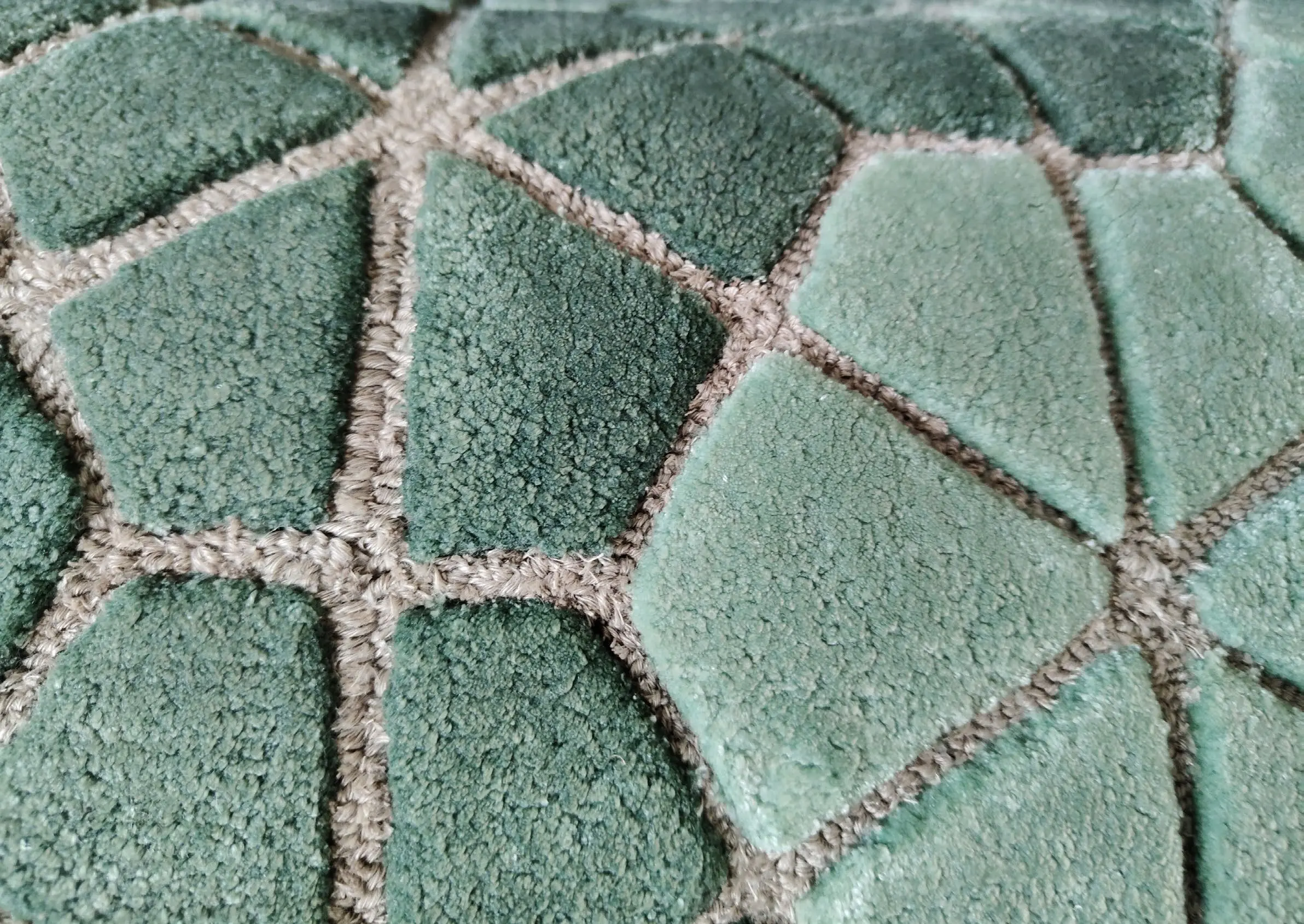 Custom bespoke hand-tufted Viscose rug, carpet manufactured with CUT & LOOP type with Wool loops. Sarelli Interiors Textiles custom bespoke rug and carpet production, manufacturing, project management and interior projects. Classic and contemporary hand-tufted rugs and carpets.