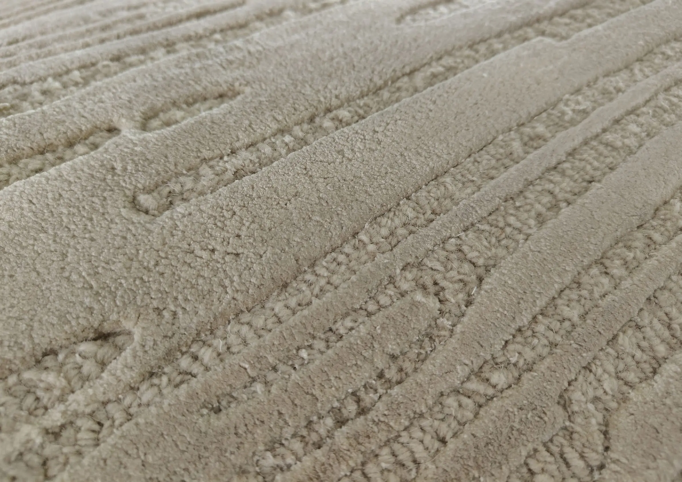 Custom bespoke hand-tufted Bamboo Silk rug, carpet manufactured with CUT & LOOP type with Wool loops. Sarelli Interiors Textiles custom bespoke rug and carpet production, manufacturing, project management and interior projects. Classic and contemporary hand-tufted rugs and carpets.