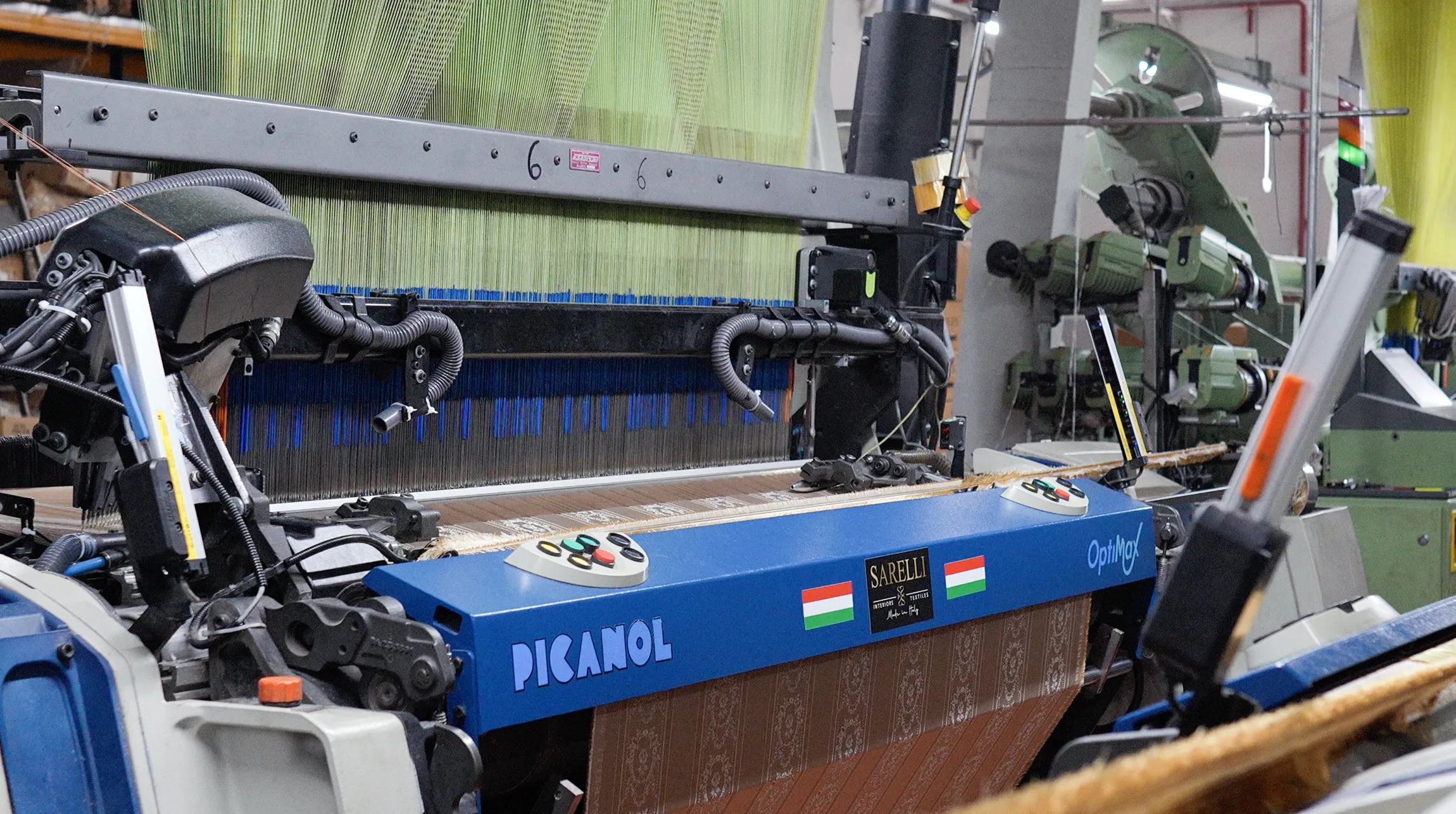 Electronic Jacquard head controlling thousands of individual hooks