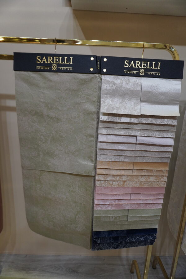 Sarelli Classic Allure fabric hanger