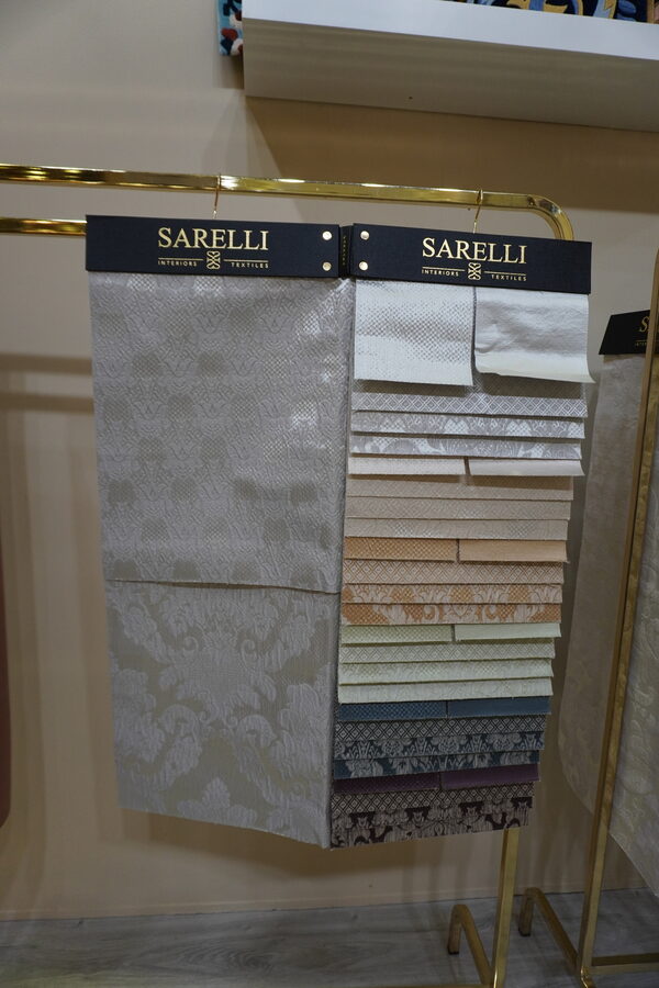 Sarelli Classic Carrara fabric hanger