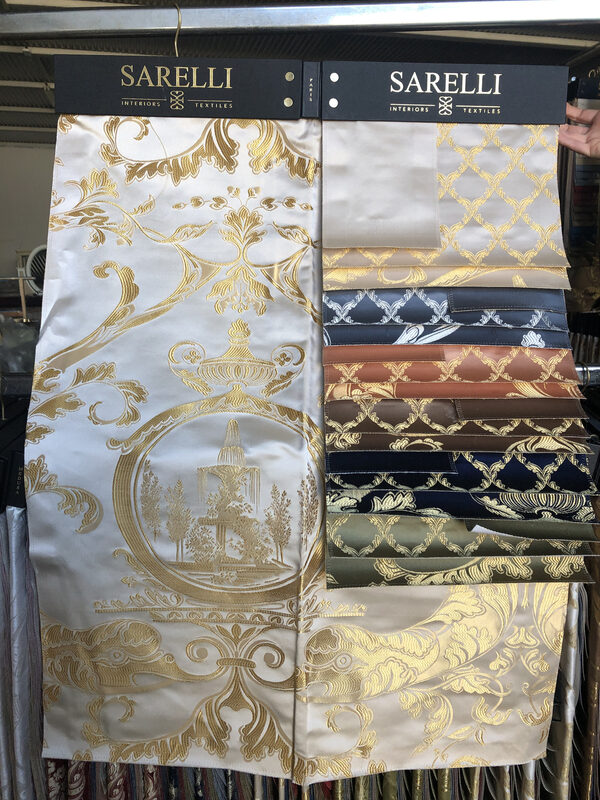 Sarelli Classic Paris fabric hanger