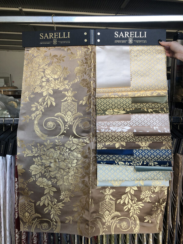 Sarelli Classic Renaissance fabric hanger