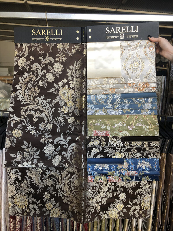 Sarelli Classic Romantic fabric hanger
