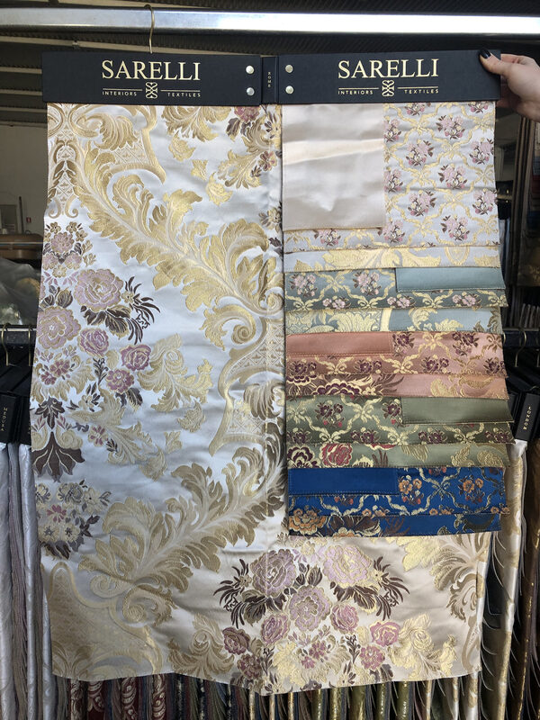 Sarelli Classic Rome fabric hanger