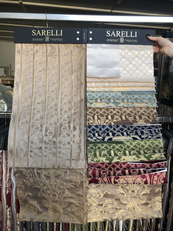 Sarelli Classic Royal fabric hanger