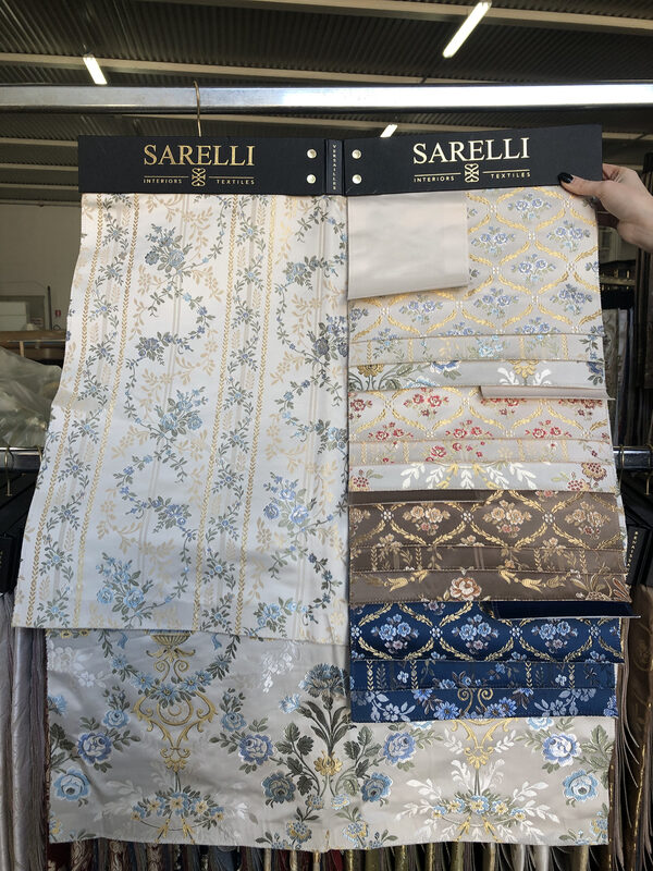 Sarelli Classic Versailles fabric hanger