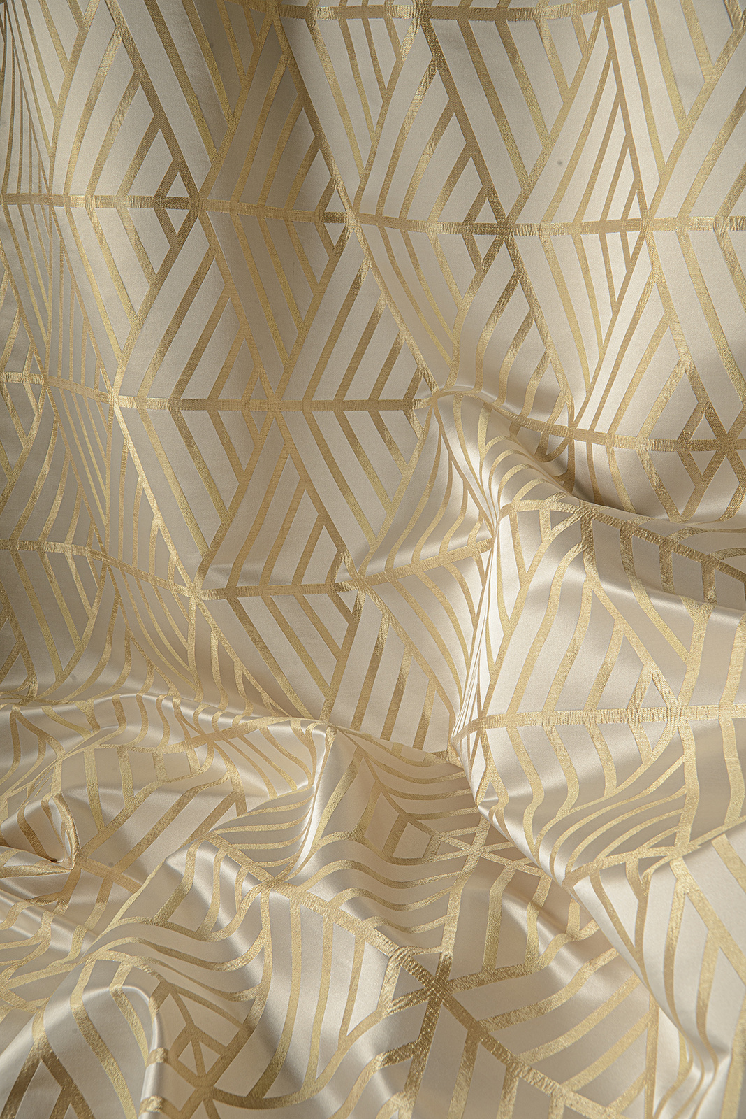 Lalique Collection Main Design fabric image 00AWG view 1
